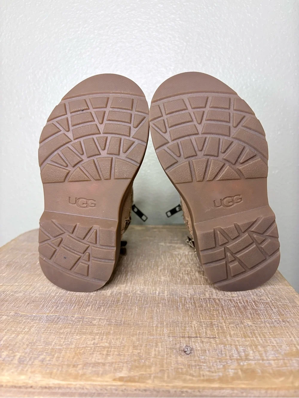 UGG Toddler Girl Cream Tan Lined Ankle Boots Size 8